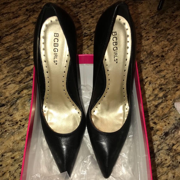 bcbg black pumps